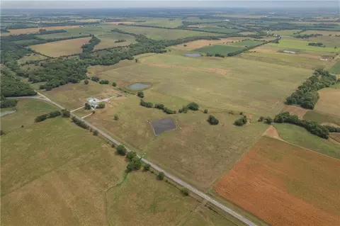 674 V Hwy, Lamar, MO 64759
