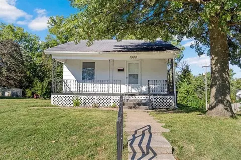 1900 Ewing Ave, Kansas City, MO 64126