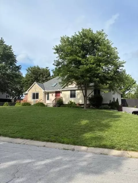 904 SW 44th St, Blue Springs, MO 64015