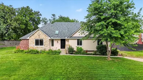 904 SW 44th St, Blue Springs, MO 64015