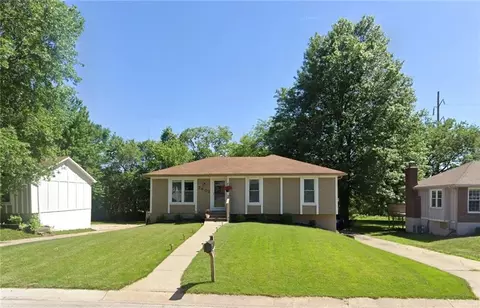 7601 E 134th Ter, Grandview, MO 64030