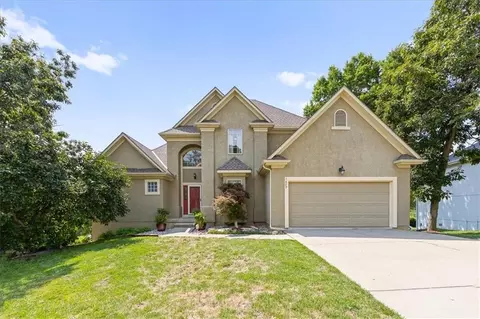 1829 SW Twincreek Pl, Blue Springs, MO 64015