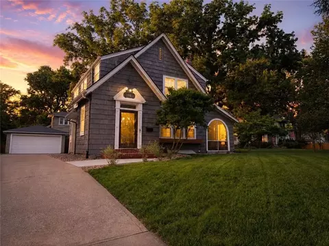 16 E 63rd St, Kansas City, MO 64113