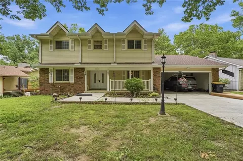 5528 NW Verlin Dr, Kansas City, MO 64152