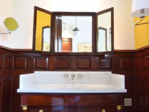 Bath - 415 Main St, Arrow Rock, MO 65320 photo 5 of 6