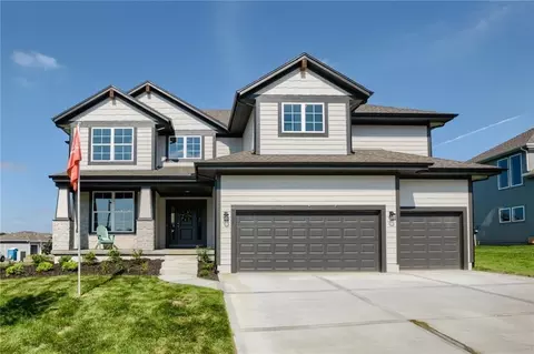 9196 Green Rd, Lenexa, KS 66227