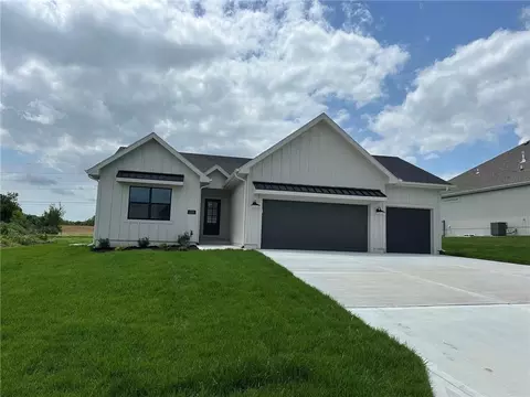 2225 SW Heartland Ct, Lees Summit, MO 64082