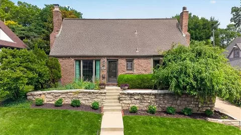 4951 State Line Rd, Kansas City, MO 64112