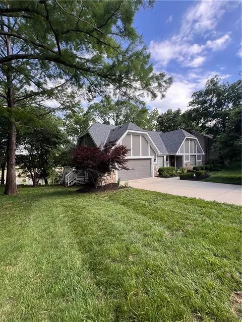 8201 N Oregon Dr, Kansas City, MO 64151