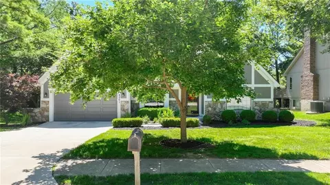 8201 N Oregon Dr, Kansas City, MO 64151