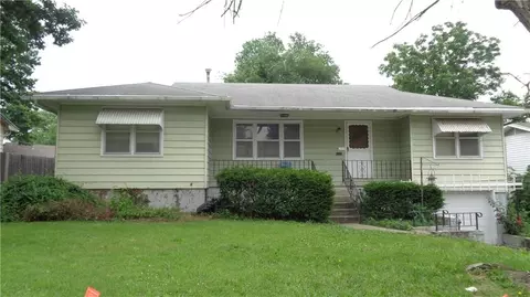 305 S Mitchell St, Warrensburg, MO 64093