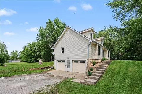 Exterior - 702 Howard Rd, Trimble, MO 64492 photo 4 of 5