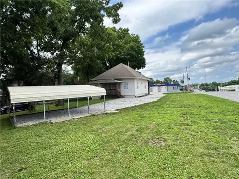 Exterior - 143 E Short Ave, Independence, MO 64050 photo 5 of 5