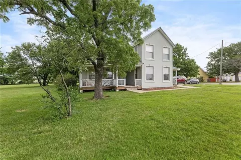 2116 31 Hwy, Waverly, KS 66871
