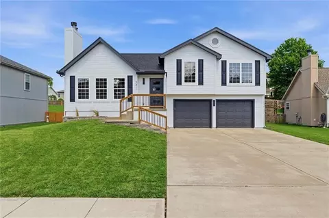 7411 N Mckinley Ave, Kansas City, MO 64158
