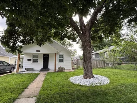 4738 Canterbury St, Roeland Park, KS 66205