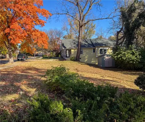 1118 W 48th St, Kansas City, MO 64112