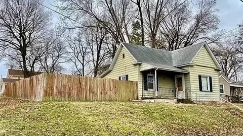 511 E North Main St, Richmond, MO 64085