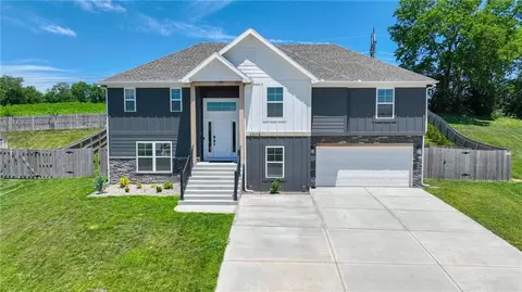 20113 Cider Ct, Weston, MO 64098