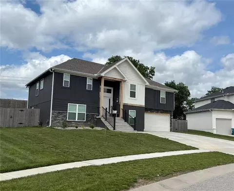 20113 Cider Ct, Weston, MO 64098