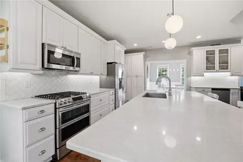 5210 W 157th Ter, Overland Park, KS 66224