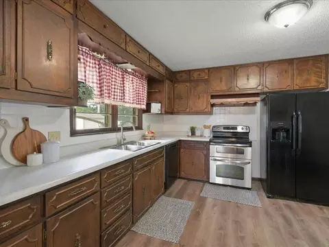 Kitchen - 1605 E Franklin St, Clinton, MO 64735 photo 2 of 3