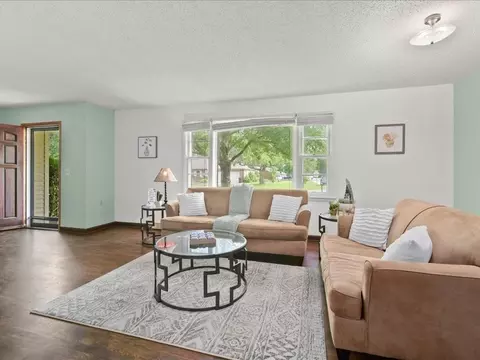 Living - 1605 E Franklin St, Clinton, MO 64735 photo 2 of 4