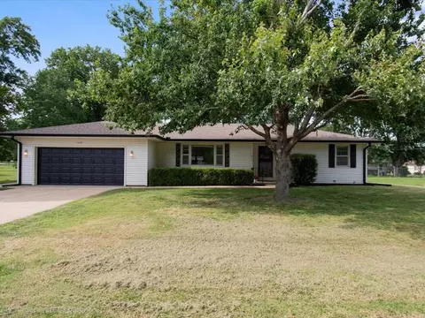 1605 E Franklin St, Clinton, MO 64735
