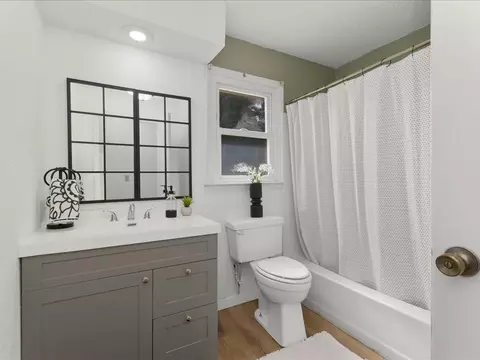 Bath - 1605 E Franklin St, Clinton, MO 64735 photo 1 of 2