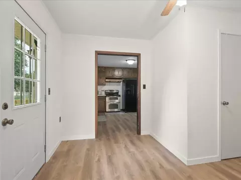 Entry Way - 1605 E Franklin St, Clinton, MO 64735 photo 2 of 2