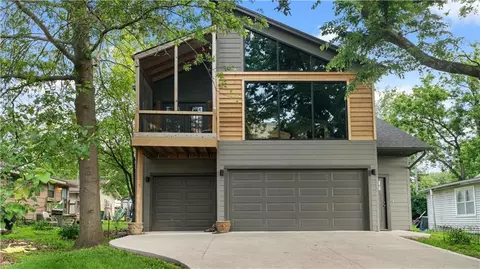 403 W Kaskaskia St, Paola, KS 66071