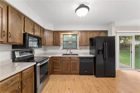 Kitchen - 19208 E 12th Street North Ct, Independence, MO 64056 photo 4 of 5
