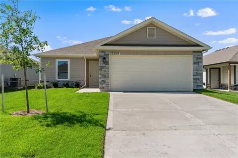 20247 W 195th St, Spring Hill, KS 66083