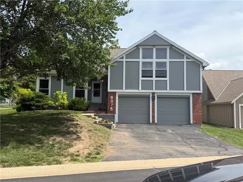 8075 Colony Ln, Lenexa, KS 66215