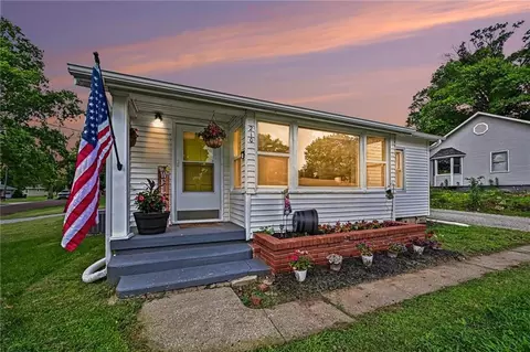 210 Dewey Ave, Gower, MO 64454