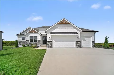 Exterior - 3116 SW Summit View Trl, Lees Summit, MO 64082 photo 3 of 10