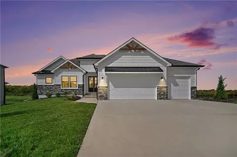 Exterior - 3116 SW Summit View Trl, Lees Summit, MO 64082 photo 2 of 10