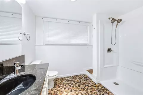 Bath - 5740 E Catalpa St, Springfield, MO 65809 photo 5 of 6