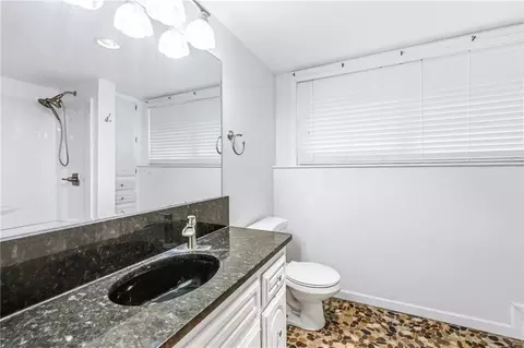 Bath - 5740 E Catalpa St, Springfield, MO 65809 photo 6 of 6