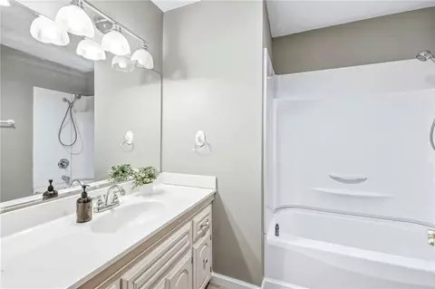 Bath - 5740 E Catalpa St, Springfield, MO 65809 photo 3 of 6