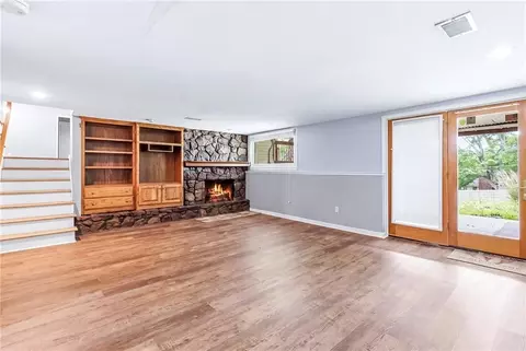 Living - 5740 E Catalpa St, Springfield, MO 65809 photo 7 of 8