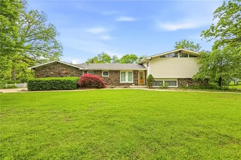 5740 E Catalpa St, Springfield, MO 65809