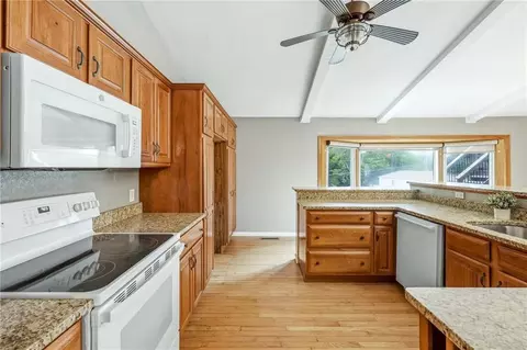 Kitchen - 5740 E Catalpa St, Springfield, MO 65809 photo 3 of 5