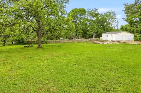 Exterior - 5740 E Catalpa St, Springfield, MO 65809 photo 5 of 7