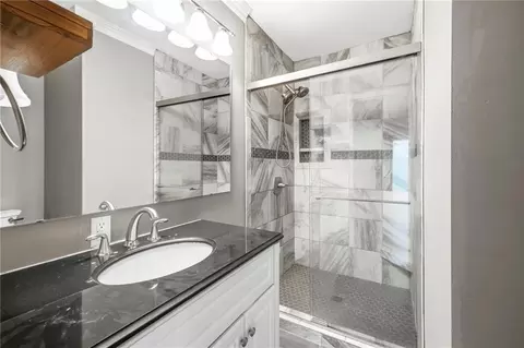 Bath - 5740 E Catalpa St, Springfield, MO 65809 photo 2 of 6