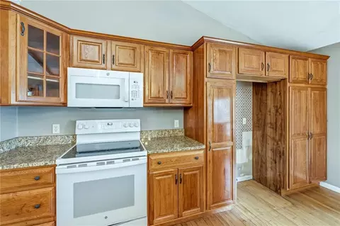 Kitchen - 5740 E Catalpa St, Springfield, MO 65809 photo 5 of 5