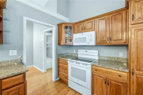 Kitchen - 5740 E Catalpa St, Springfield, MO 65809 photo 4 of 5
