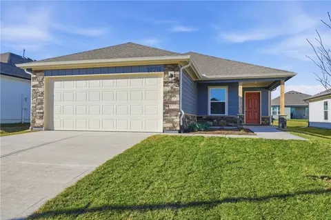 20254 W 195th St, Spring Hill, KS 66083