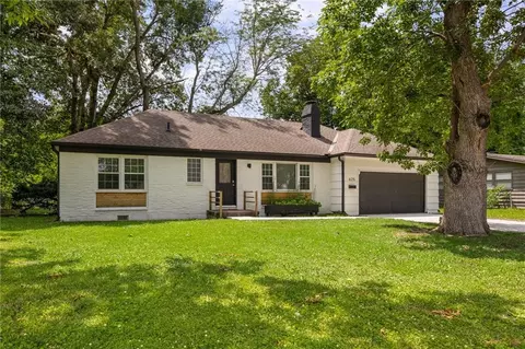 625 S Troost St, Olathe, KS 66061