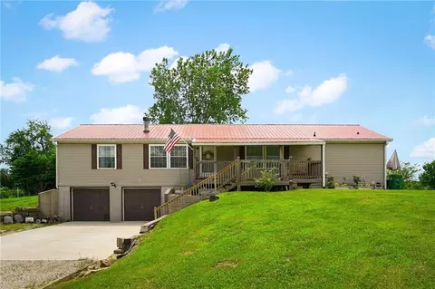 22812 S Valley Rd, Pleasant Hill, MO 64080